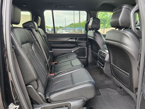 Used 2024 Jeep Wagoneer L Series II RWD image 25