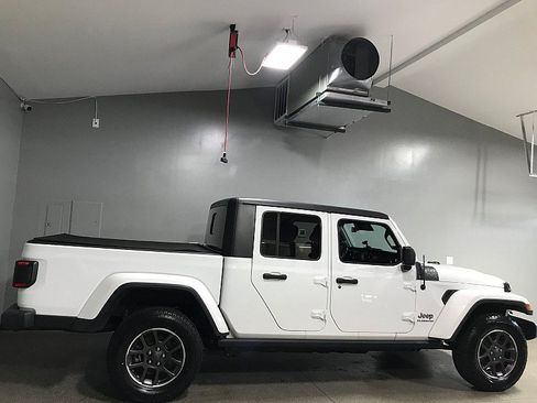 Used 2020 Jeep Gladiator Overland AWD/4WD image 2