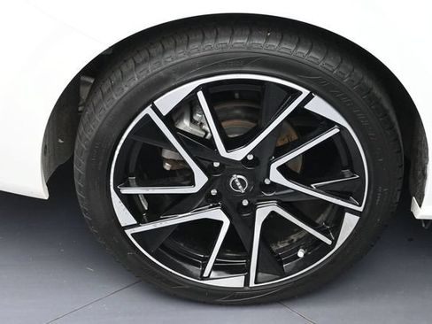Used 2025 Nissan Sentra SR FWD image 5