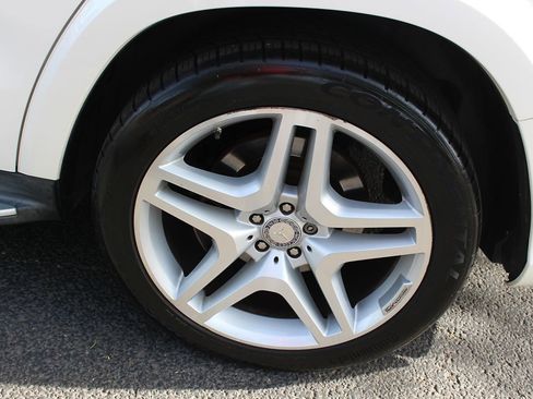 Used 2015 Mercedes-Benz GL 550 4MATIC image 65