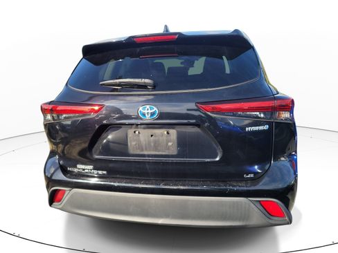 Used 2020 Toyota Highlander LE FWD image 7