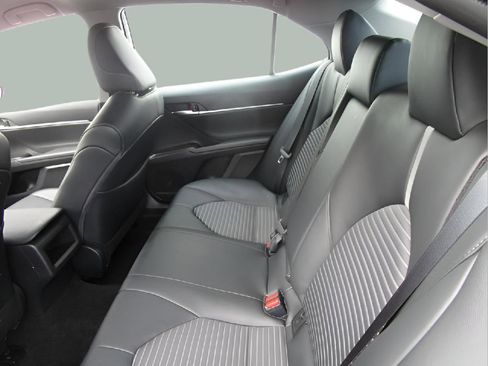 Used 2023 Toyota Camry SE image 9