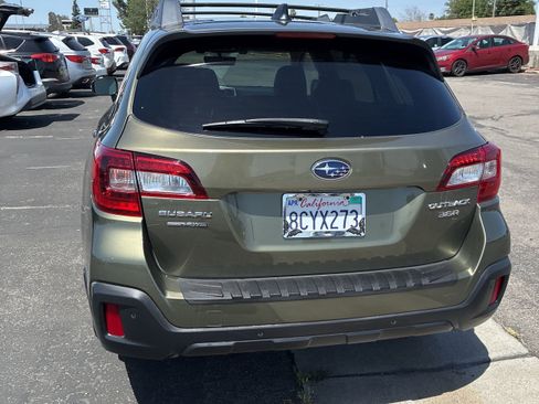 Used 2018 Subaru Outback 3.6R Limited image 16