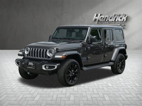 Used 2025 Jeep Wrangler Unlimited Sahara AWD/4WD image 5