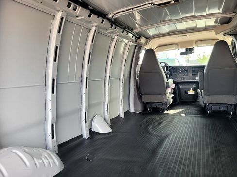 New 2026 Chevrolet Express 2500 Extended w/ Driver Convenience Package RWD image 7