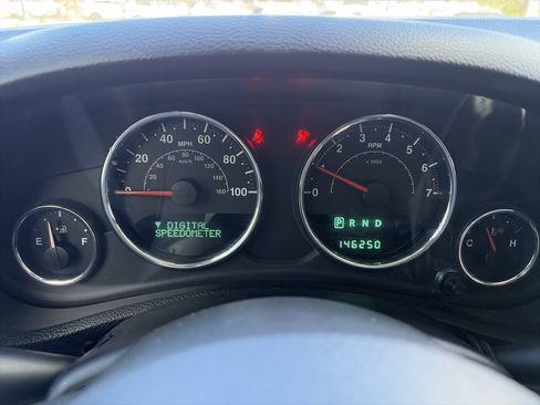 Used 2014 Jeep Wrangler Unlimited Sahara w/ Max Tow Package AWD/4WD image 15
