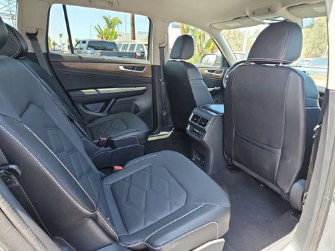 Certified 2024 Volkswagen Atlas SE FWD image 11