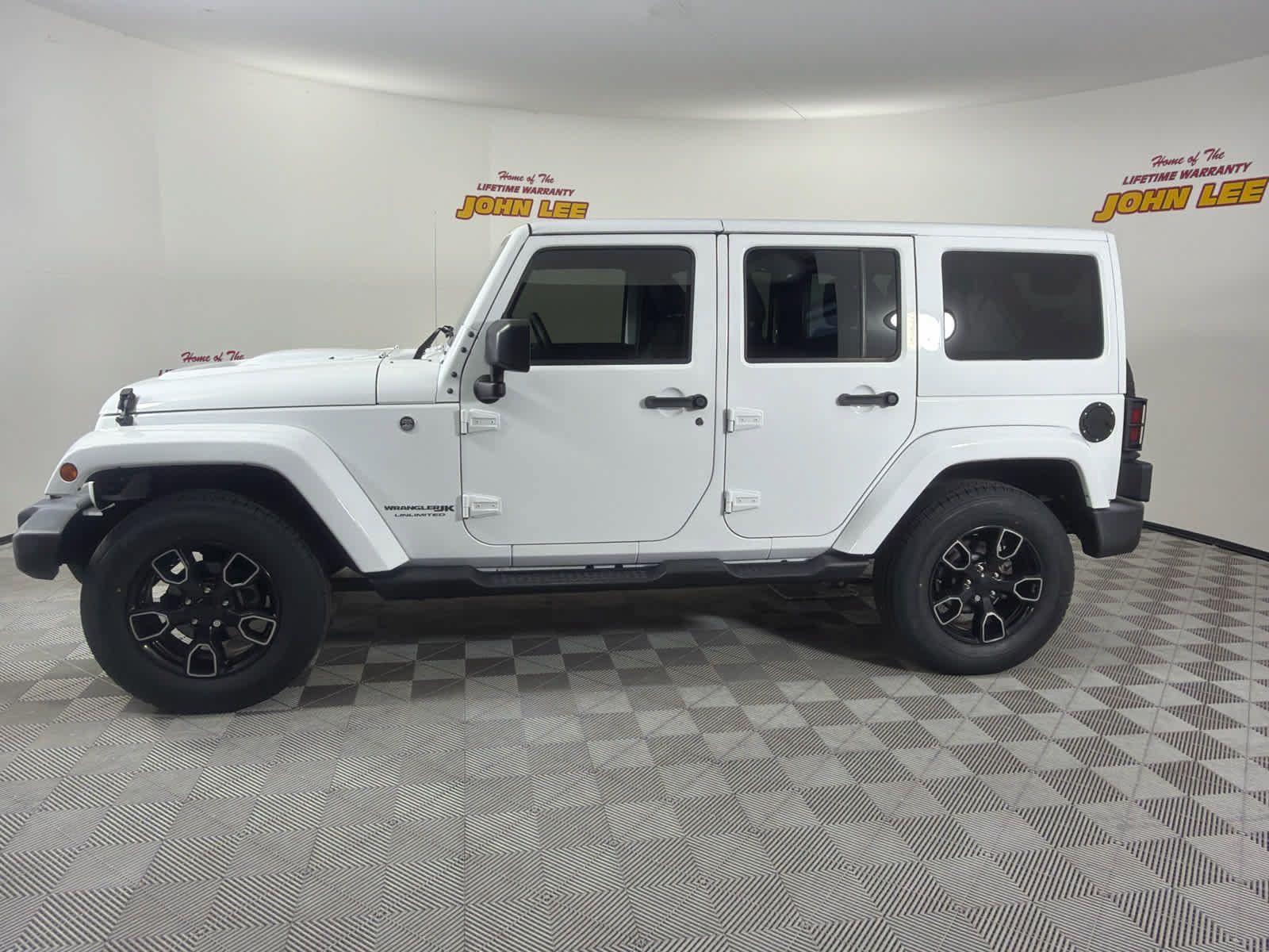 Used 2018 Jeep Wrangler Unlimited Sahara AWD/4WD image 2
