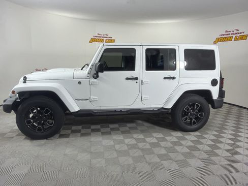 Used 2018 Jeep Wrangler Unlimited Sahara AWD/4WD image 2