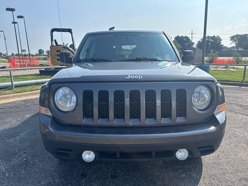 Used 2014 Jeep Patriot Latitude AWD/4WD image 7