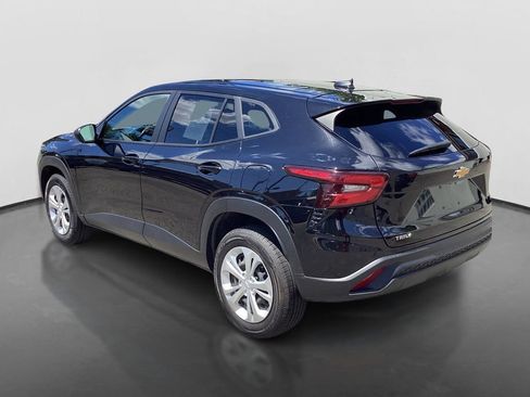 Used 2024 Chevrolet Trax LS FWD image 7