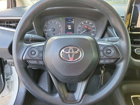 Used 2025 Toyota Corolla LE image 18