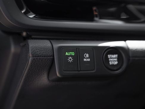 Used 2025 Porsche Panamera RWD image 30
