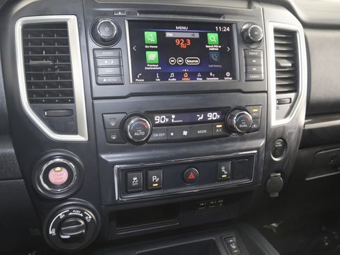 Used 2019 Nissan Titan SV w/ SV Convenience Package image 30