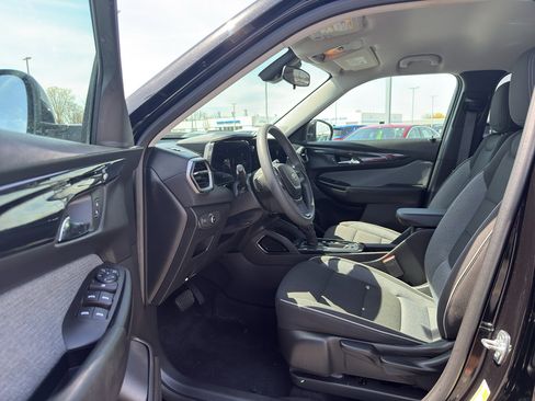 Used 2025 Chevrolet TrailBlazer LT w/ Driver Confidence Package AWD/4WD image 12