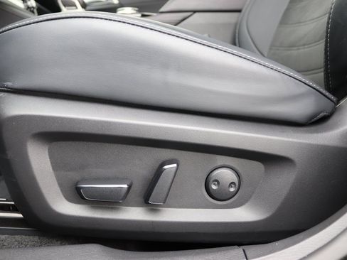 Used 2025 Mitsubishi Outlander SE image 11