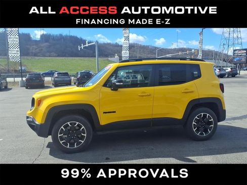 Used 2023 Jeep Renegade Latitude image 3