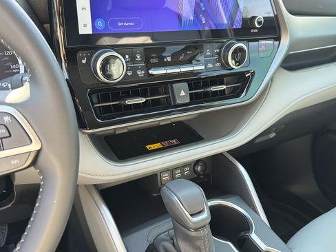 Certified 2026 Toyota Highlander XLE image 8