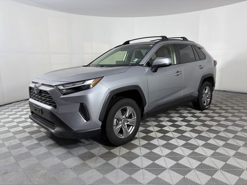 Used 2022 Toyota RAV4 XLE image 3