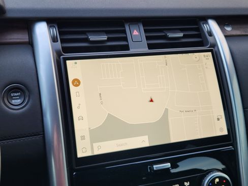 Certified 2025 Land Rover Discovery S image 18