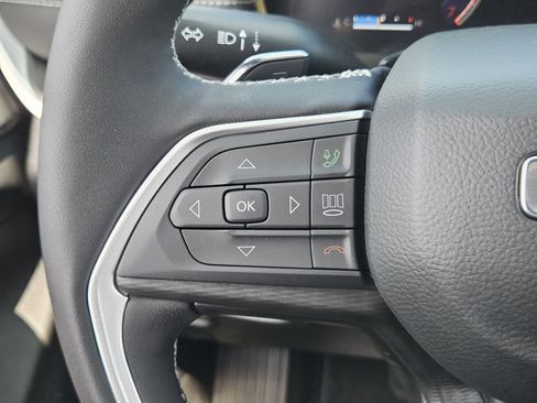 New 2025 Jeep Grand Cherokee Altitude image 28