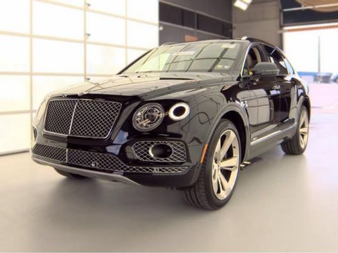 Used 2020 Bentley Bentayga Plug-In Hybrid AWD/4WD image 2