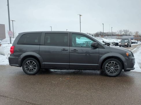 Used 2018 Dodge Grand Caravan SXT w/ Driver Convenience Group image 9