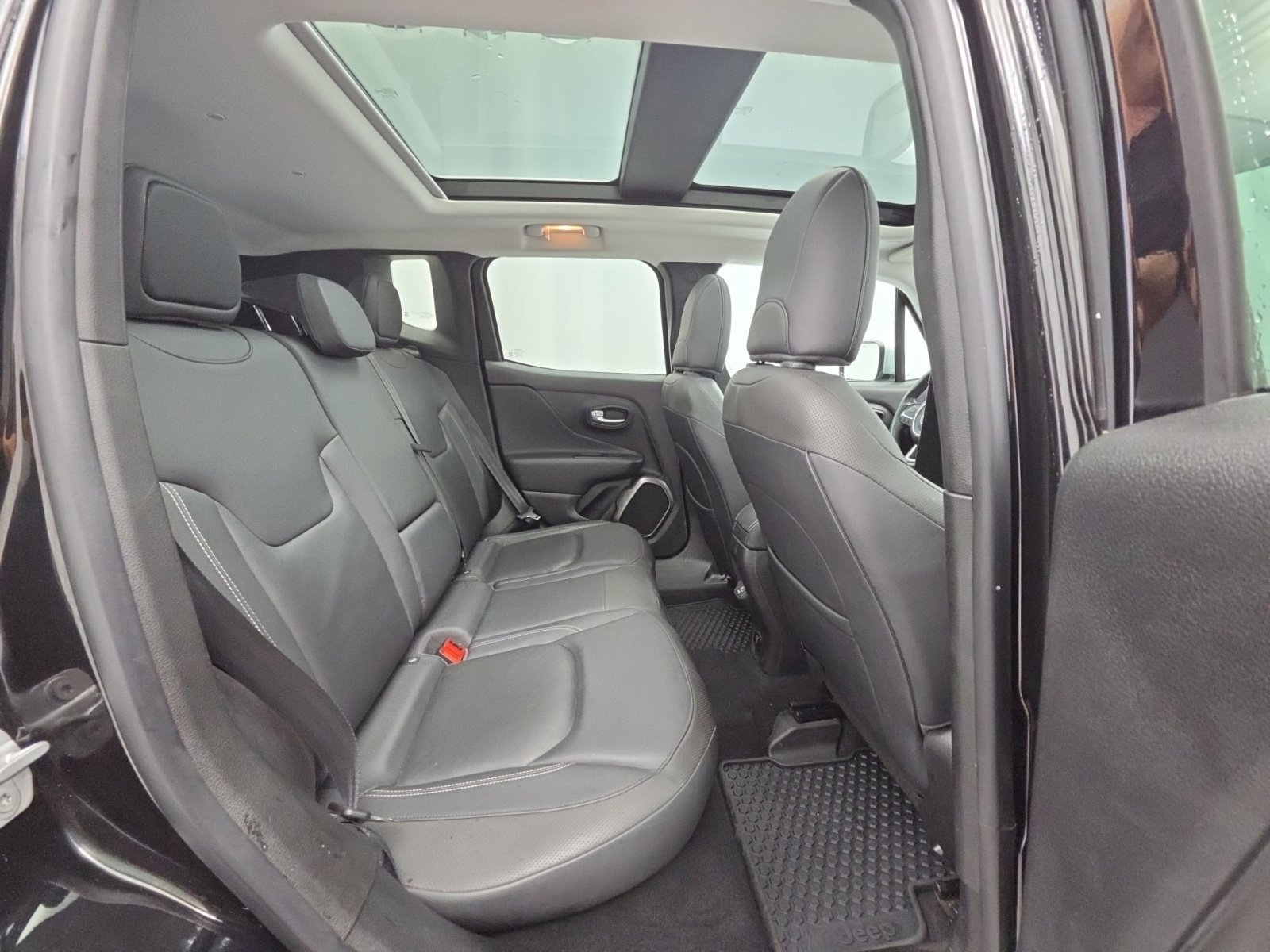 Certified 2018 Jeep Renegade Limited w/ UConnect 8.4 Nav Group AWD/4WD image 38