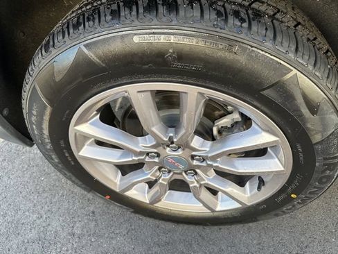 Used 2024 GMC Terrain SLT AWD/4WD image 10