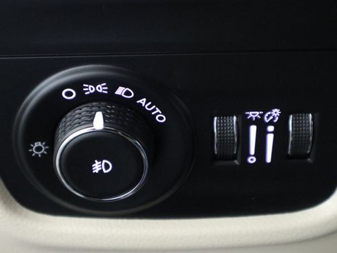 Used 2024 Jeep Grand Cherokee Limited image 33