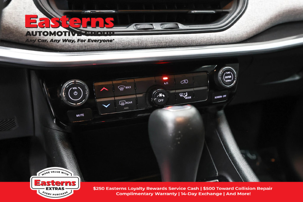 Used 2024 Jeep Compass Latitude AWD/4WD image 20