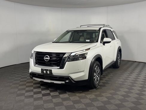 Used 2025 Nissan Pathfinder SL image 9