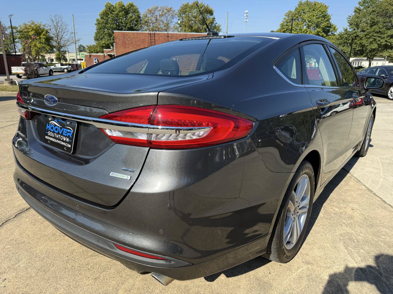 Used 2018 Ford Fusion SE w/ Fusion SE Technology Package FWD image 5