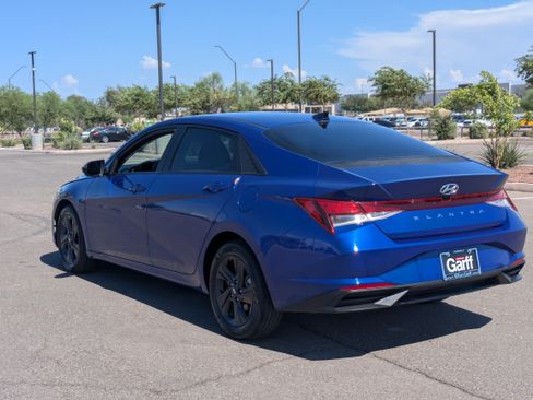 Used 2023 Hyundai Elantra SEL FWD image 3