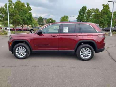 New 2025 Jeep Grand Cherokee Laredo X w/ Luxury Tech Group I image 11