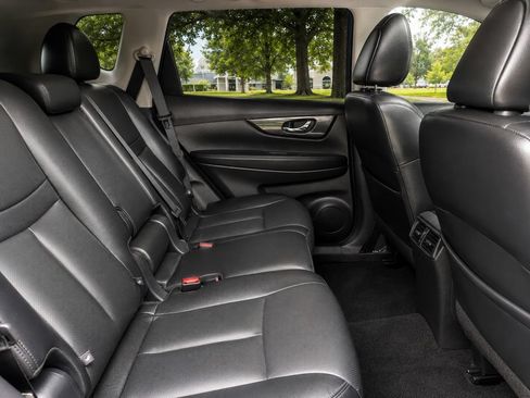Used 2019 Nissan Rogue SL w/ Premium Package FWD image 29
