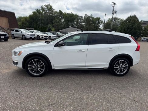 Used 2018 Volvo V60 T5 Cross Country w/ Convenience Package AWD/4WD image 9