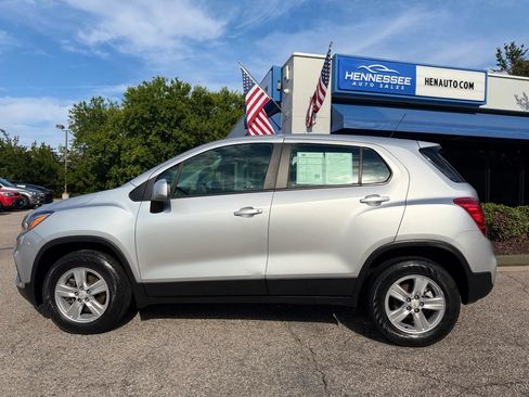 Used 2018 Chevrolet Trax LS AWD/4WD image 16