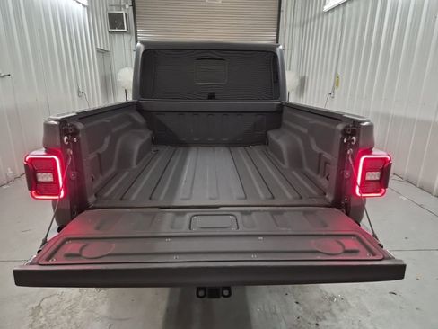 Used 2021 Jeep Gladiator Willys image 21