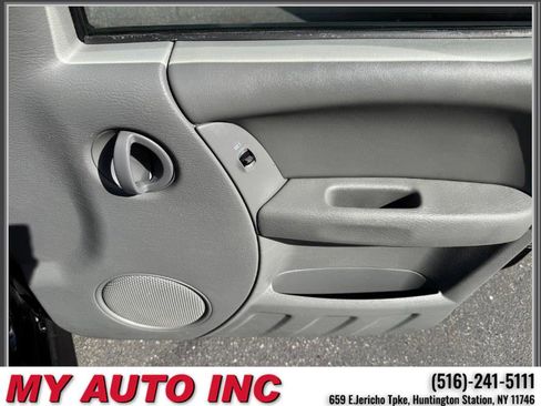 Used 2006 Jeep Liberty Sport AWD/4WD image 27