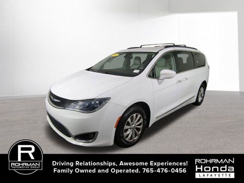 Used 2017 Chrysler Pacifica Touring-L image 11