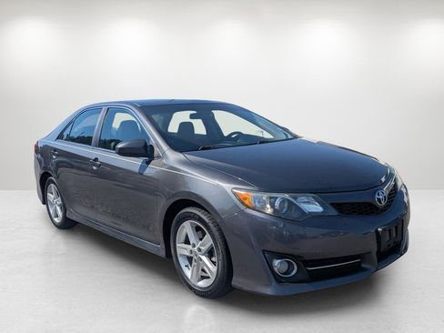 Used 2013 Toyota Camry SE image 3