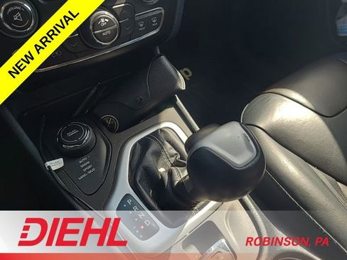 Used 2018 Jeep Cherokee Limited AWD/4WD image 13