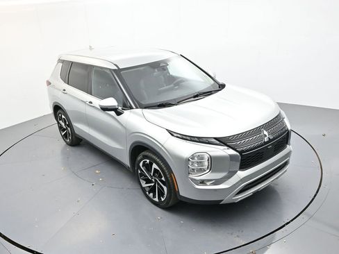 Used 2022 Mitsubishi Outlander SE image 17