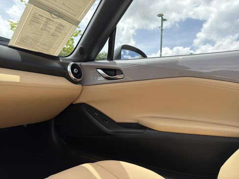 Used 2026 MAZDA MX-5 Miata RF Grand Touring RWD image 41