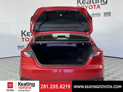 Used 2025 Toyota Camry SE image 16