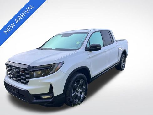 Used 2025 Honda Ridgeline TrailSport image 6