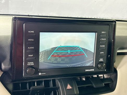 Used 2022 Toyota RAV4 XLE image 16