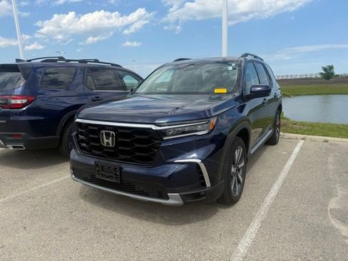 Used 2023 Honda Pilot Touring image 3