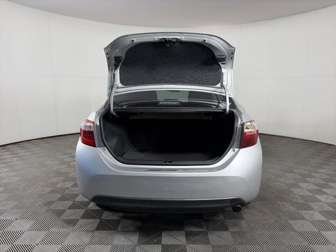 Used 2015 Toyota Corolla LE image 18